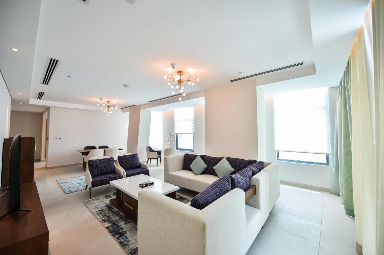 Waterfront Hotel Apartment Lusail Экстерьер фото A living room in a suite at the Ritz-Carlton, DIFC