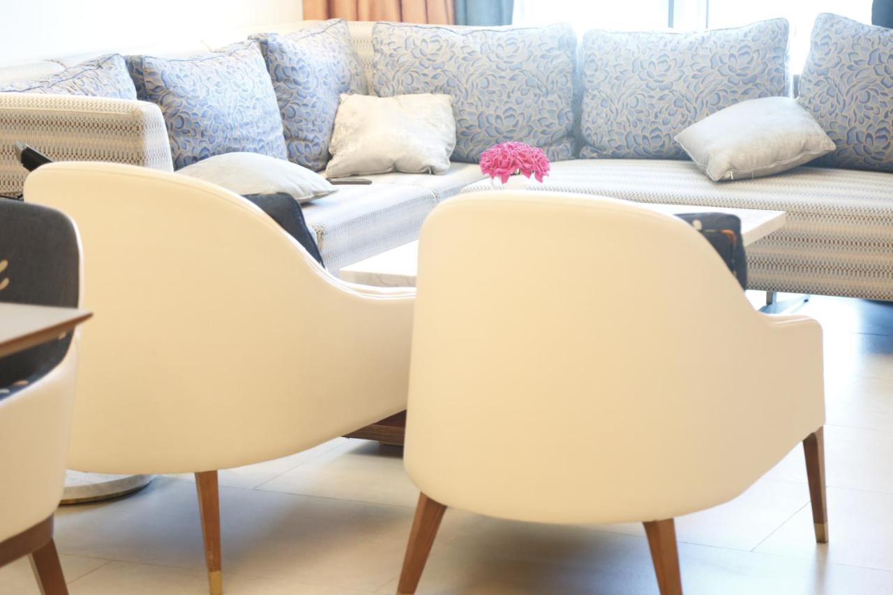 Waterfront Hotel Apartment Lusail Экстерьер фото The interior of a suite at the hotel