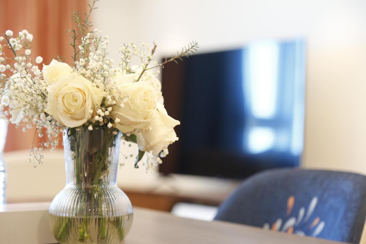 Waterfront Hotel Apartment Lusail Экстерьер фото A vase of flowers