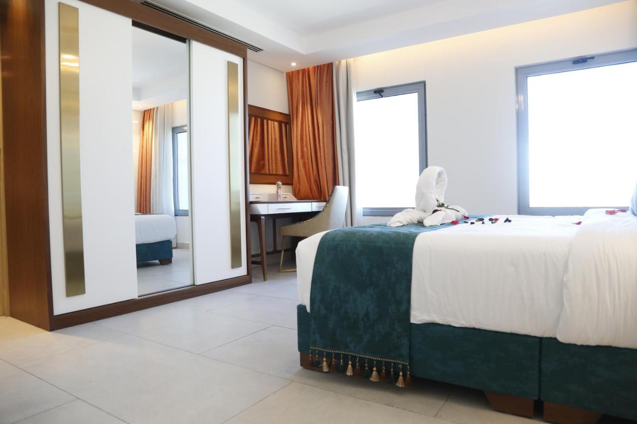 Waterfront Hotel Apartment Lusail Экстерьер фото A bedroom at the hotel